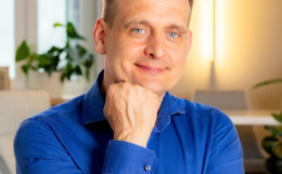 Dr. Tamas Gulyas